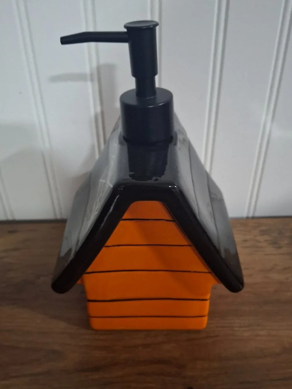 New Peanuts Halloween Ceramic Soap Lotion Dispenser Snoopy Dog House